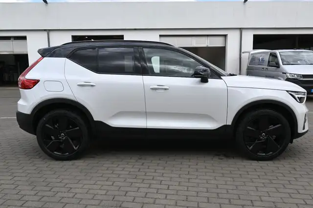 Volvo XC40 view 6