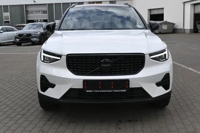 Volvo XC40 view 8