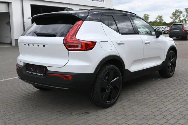 Volvo XC40 view 5