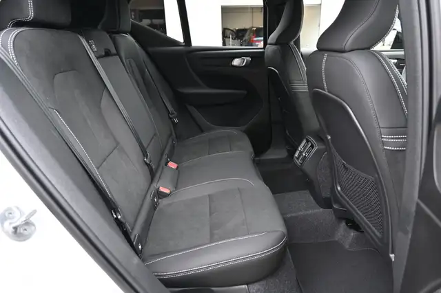 Volvo XC40 view 14