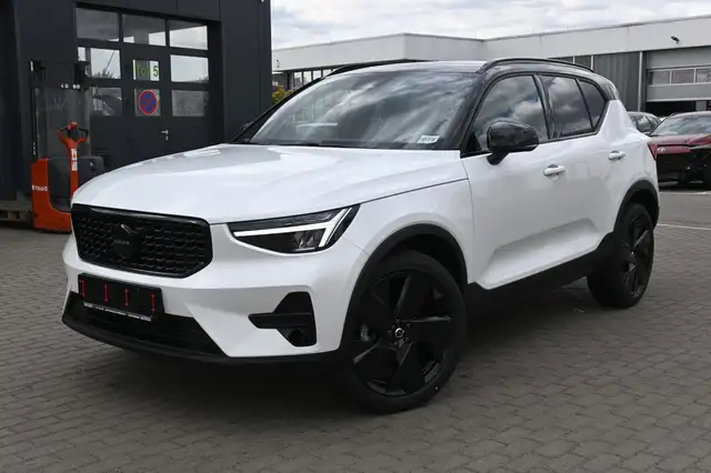 Volvo XC40 main image