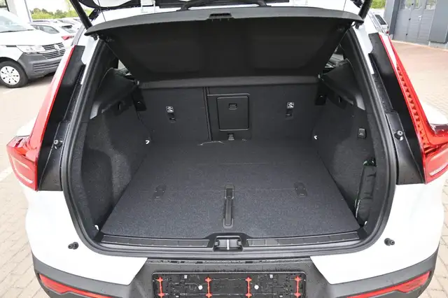 Volvo XC40 view 15