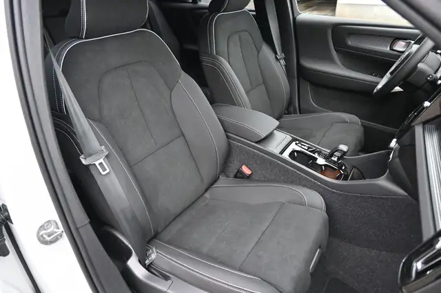 Volvo XC40 view 13