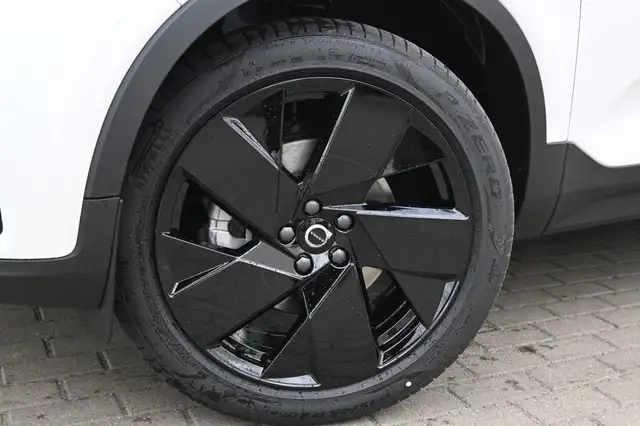 Volvo XC40 view 10