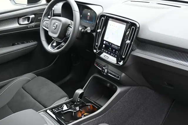 Volvo XC40 view 12