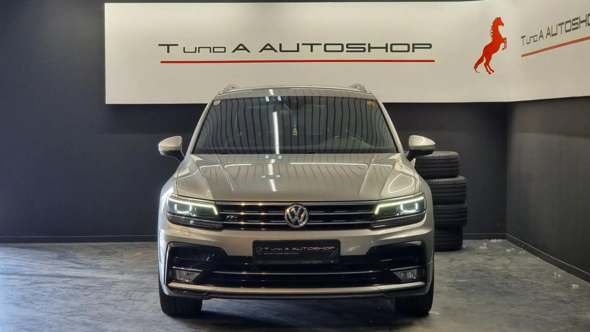 Volkswagen Tiguan 2.0 TDI 4Motion R-Line *Digital-cockpit*20Zoll*Nav Grau - 2