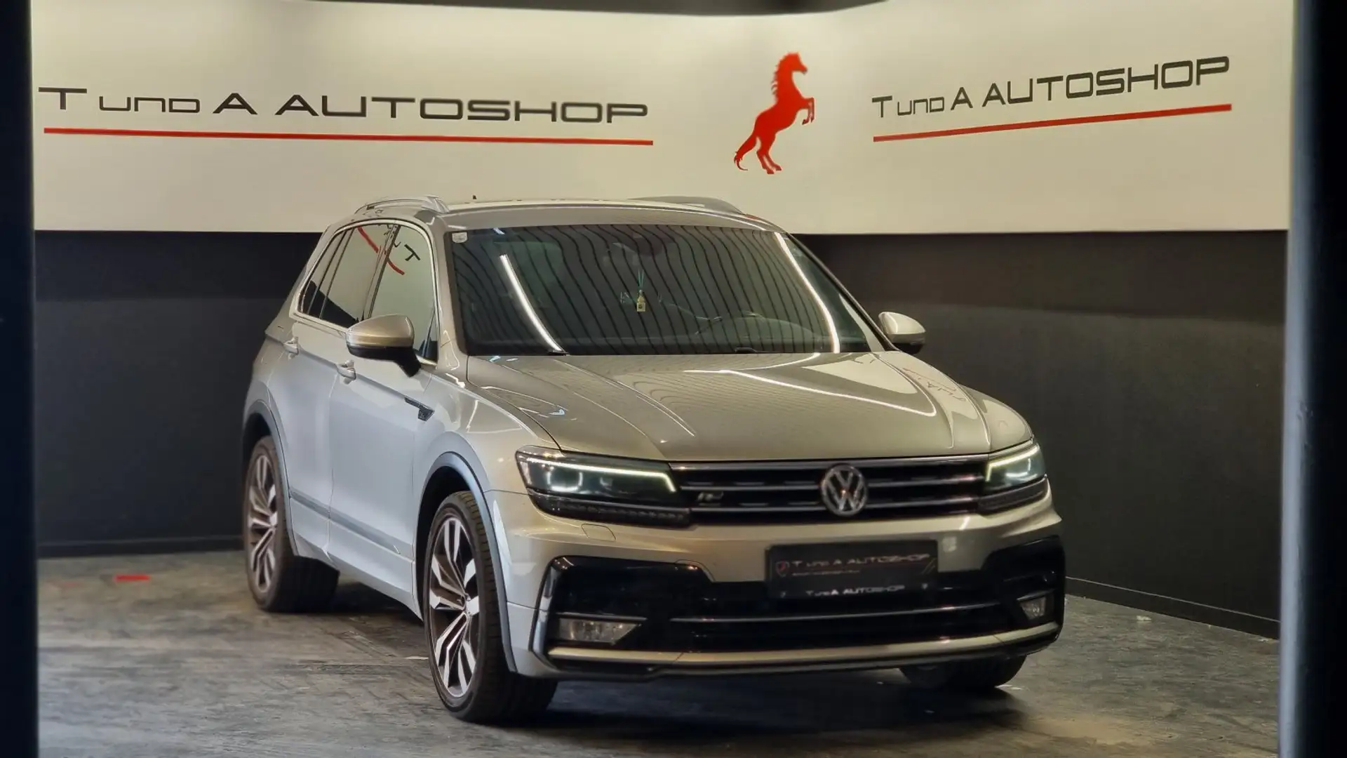Volkswagen Tiguan 2.0 TDI 4Motion R-Line *Digital-cockpit*20Zoll*Nav Grau - 1