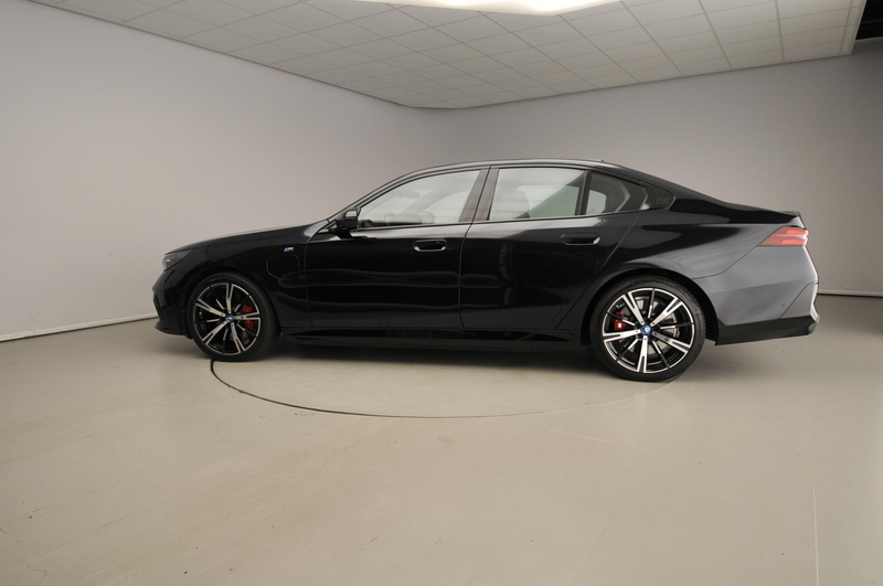 BMW 550 5 Serie Sedan 550e xDrive M-Sportpakket Pro / — photo 3