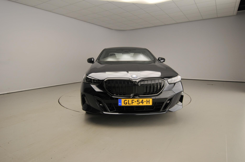 BMW 550 5 Serie Sedan 550e xDrive M-Sportpakket Pro / — photo 4