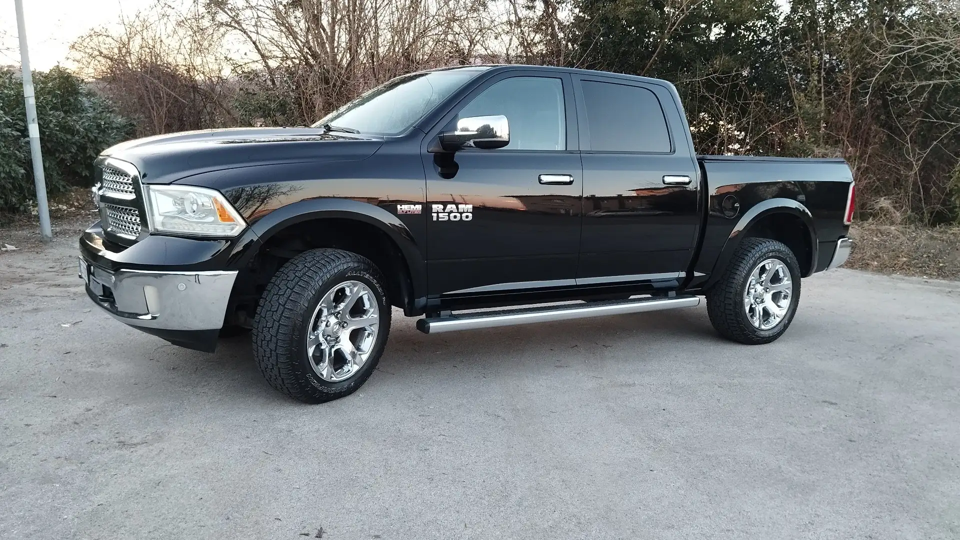 Dodge RAM 1500 5.7 V8 Crew Cab LaRamie gpl - 1