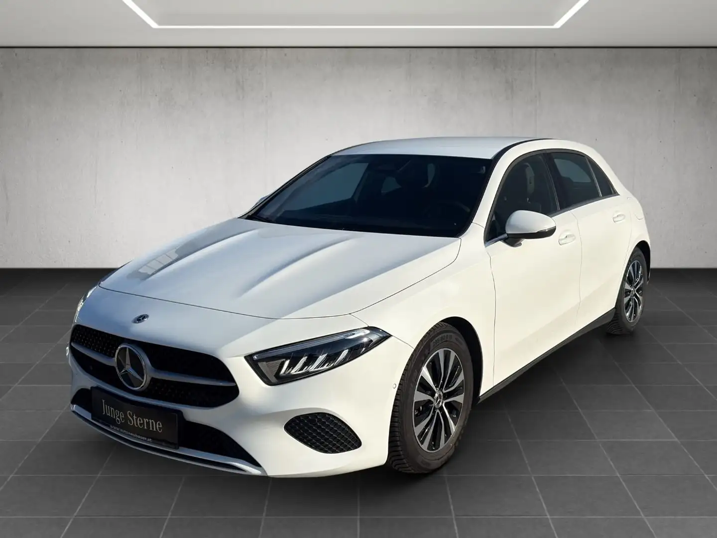 Mercedes-Benz A 180 d Kompaktlimousine Österreich-Edition PTS Weiß - 2