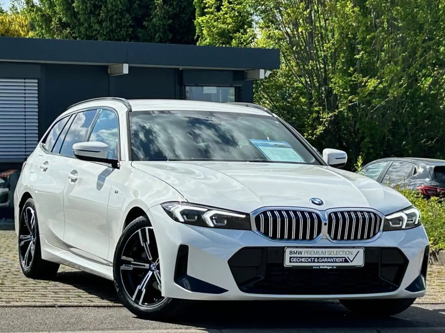 BMW 318 i T. M Sport FACELIFT HUD SurView LiveProf.P+ Weiß - 2