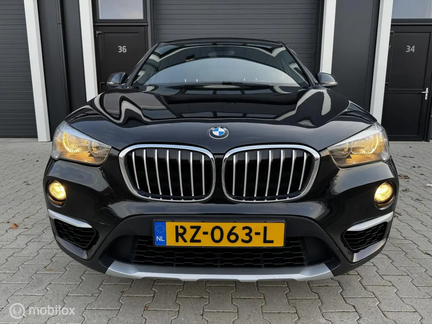 BMW X1 sDrive18d Centennial High Executive Schwarz - 2