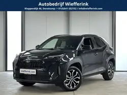 Toyota Yaris Cross Parkeerhulp voor, Stoelverwarming, Getinte ramen, Alarm, Adaptieve Cruise Control, Garantie, Regensensor, LED verlichting