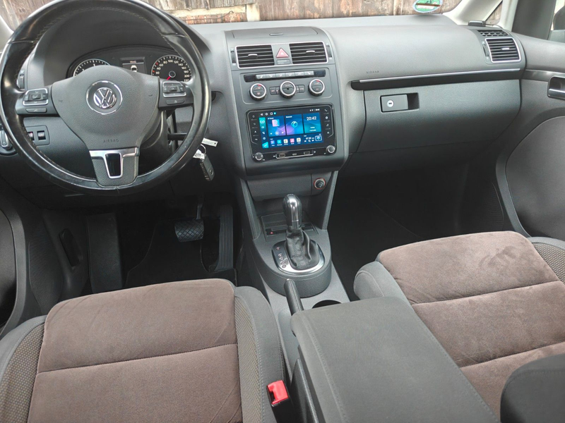 Volkswagen Touran Highline — photo 14