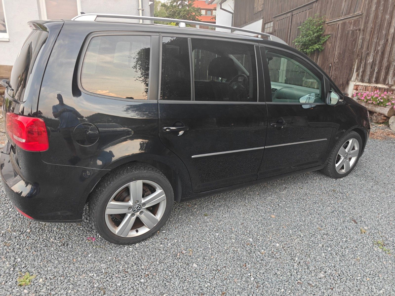 Volkswagen Touran Highline — photo 9