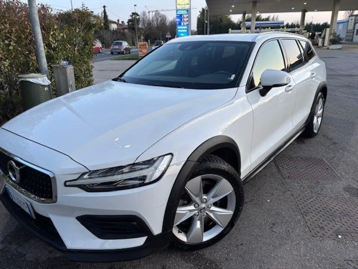 Volvo V60 Cross Country V60 Cross Country  D4 AWD BUSINESS GEATR Bianco - 2