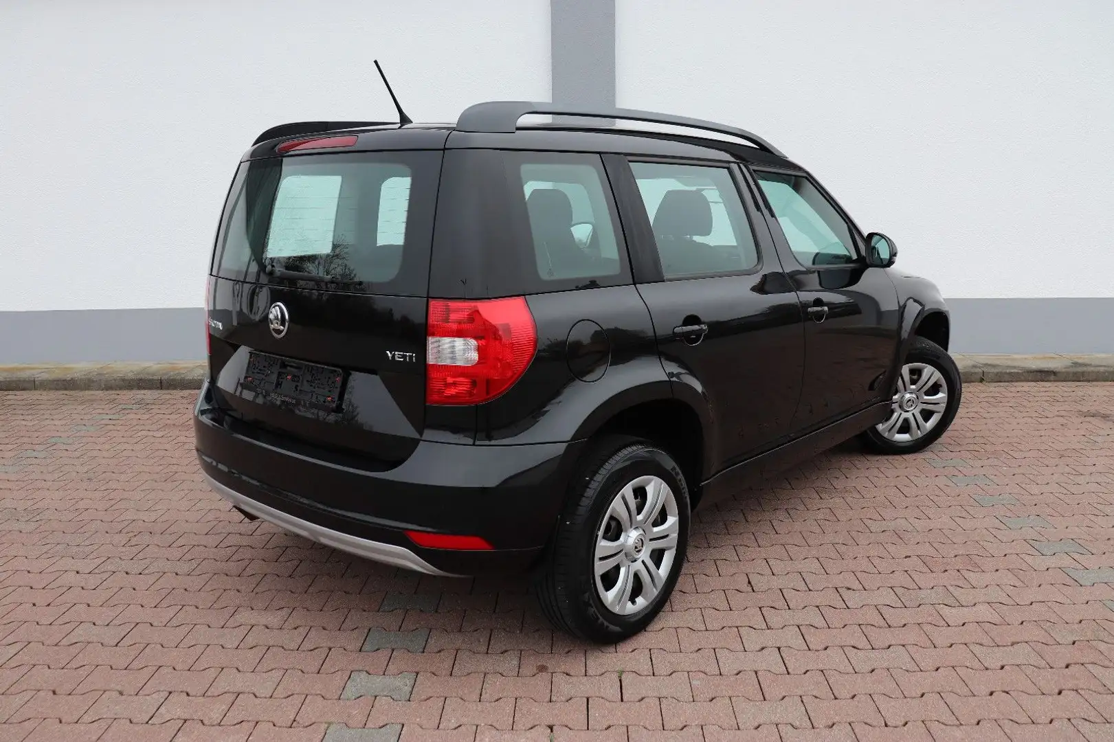 Skoda Yeti YETI 1.2TSI ACTIVE-PLUS 1.HAND!SITZHEIZ.PARKASSI Schwarz - 2