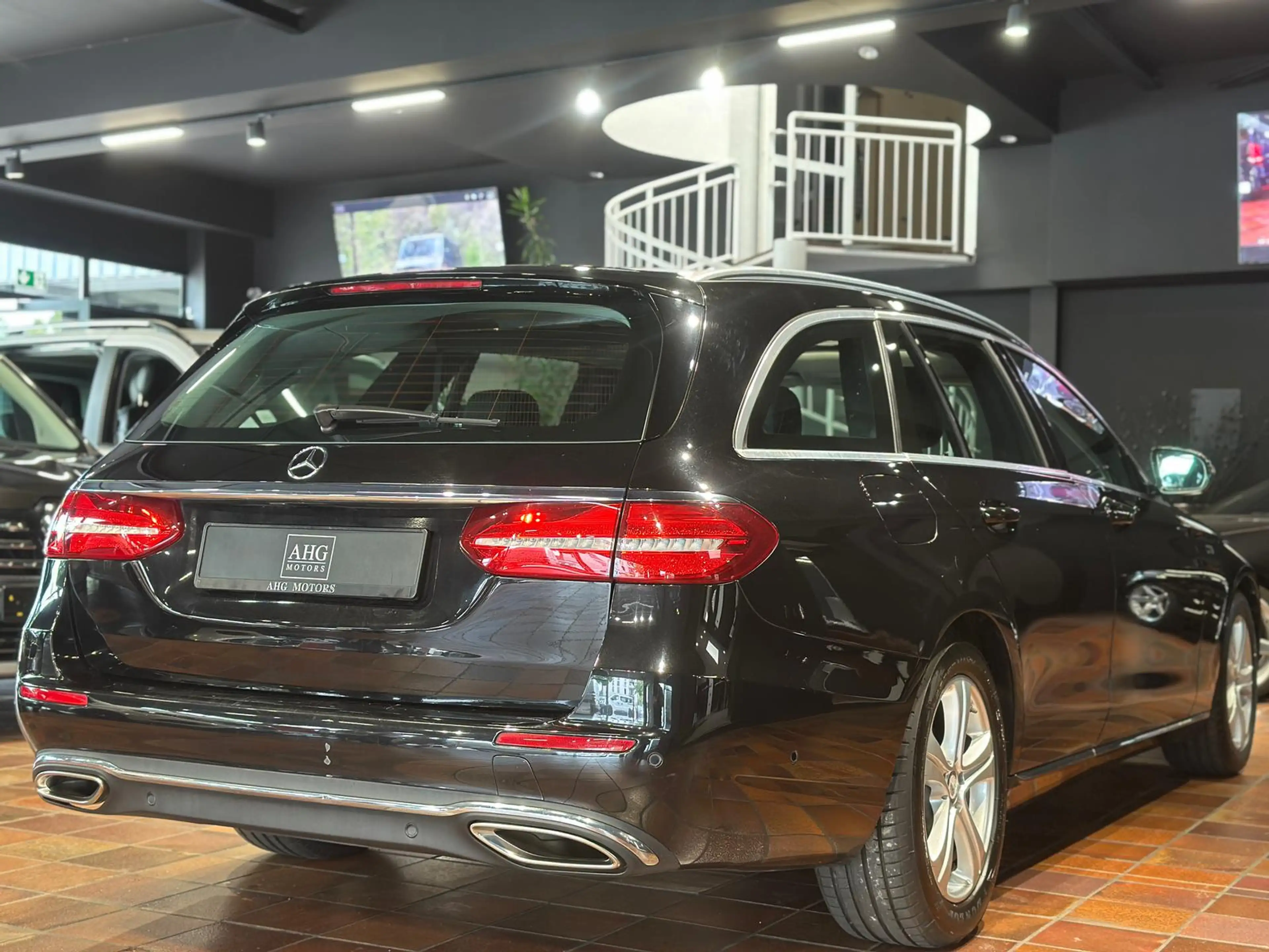 Mercedes-Benz E 250 T 2x AVANTGARDE GLASDACH KAMERA AMBIENTEBELEUCHTUN — photo 9