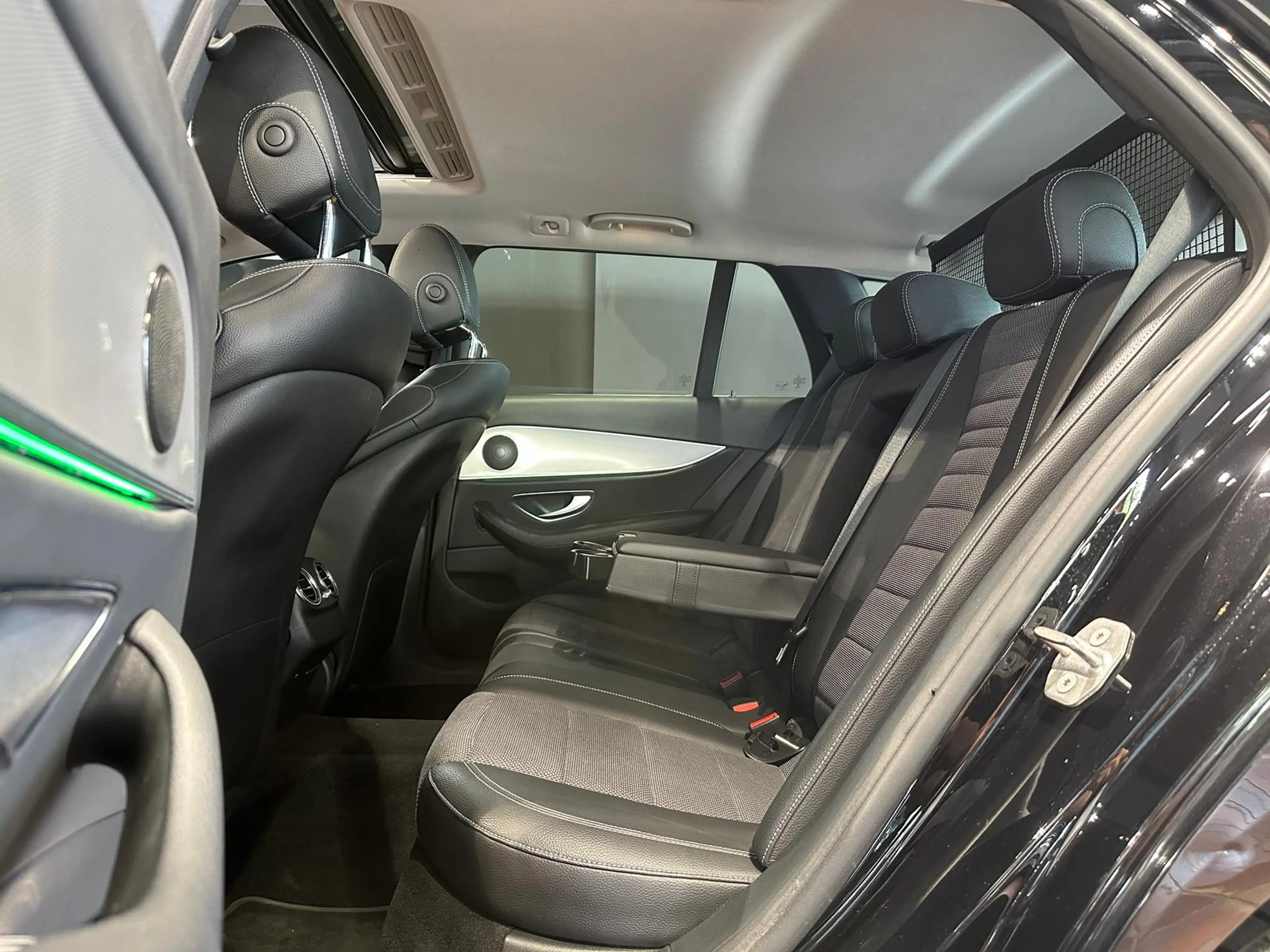 Mercedes-Benz E 250 T 2x AVANTGARDE GLASDACH KAMERA AMBIENTEBELEUCHTUN — photo 14