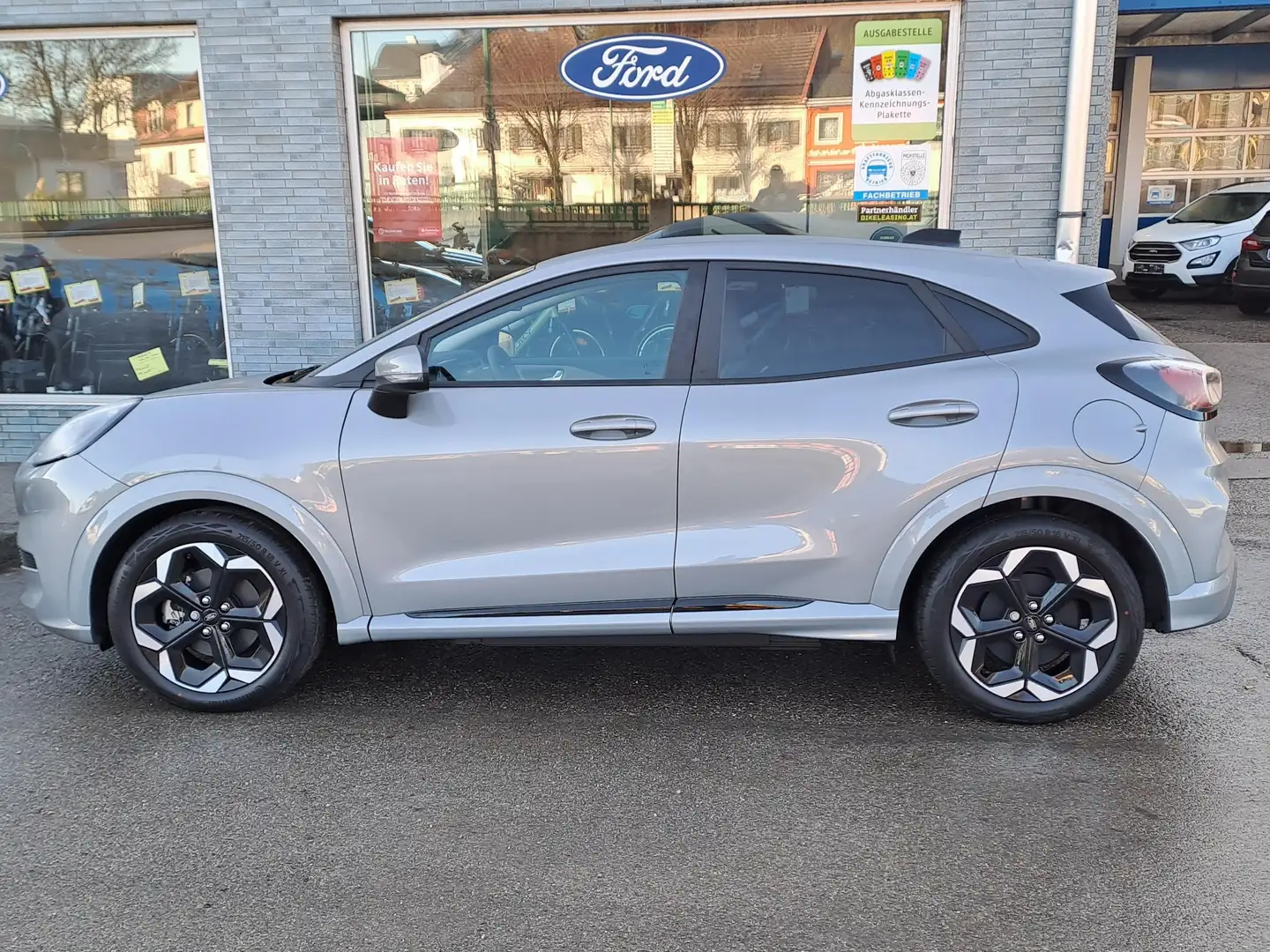 Ford Puma Gen-E Puma E-Gen 43kWh Premium Premium Srebrny - 2