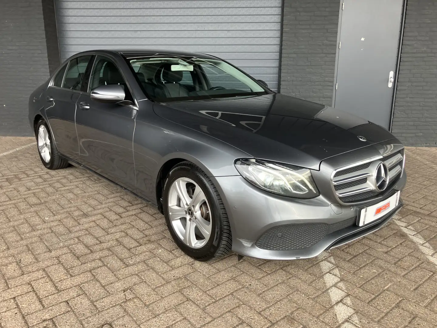 Mercedes-Benz E 200 d XENON-LED-LEDER Grijs - 1