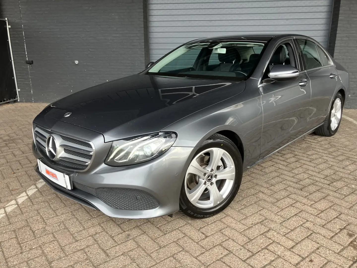 Mercedes-Benz E 200 d XENON-LED-LEDER Grijs - 2