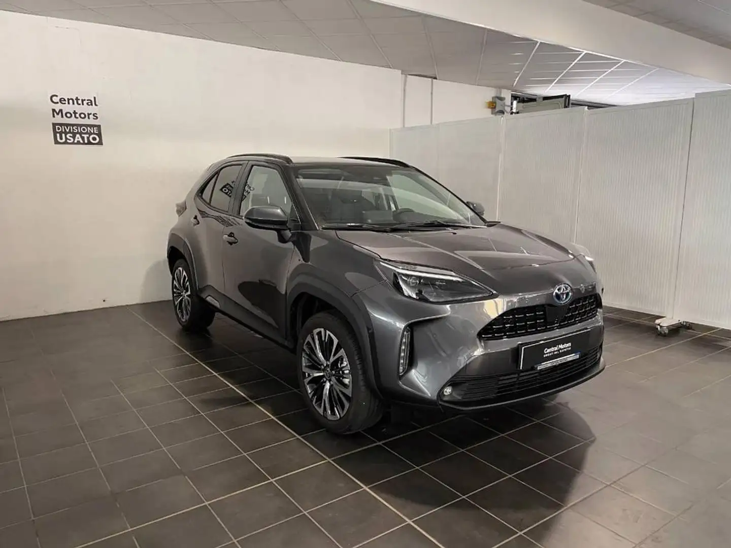 Toyota Yaris Cross 1.5h Lounge fwd 116cv e-cvt Grigio - 2