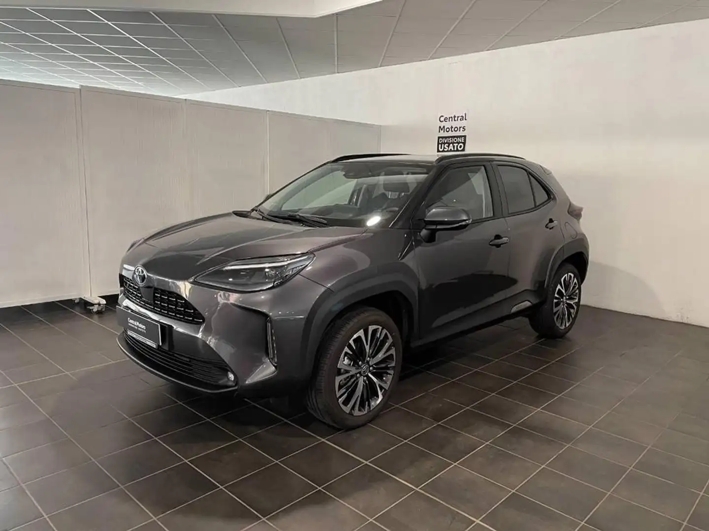 Toyota Yaris Cross 1.5h Lounge fwd 116cv e-cvt Grigio - 1