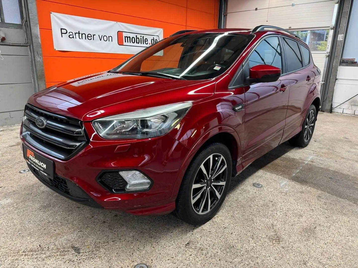 Ford Kuga 1.5 EcoBoost ST-Line Automatik Rouge - 1