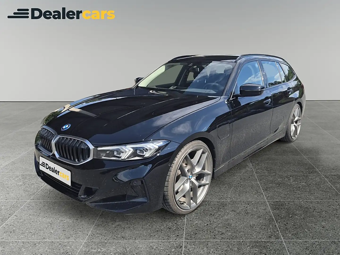 BMW 330 e PHEV xDrive Touring Aut. AHK *SOFORT VERFÜGBAR* Schwarz - 1