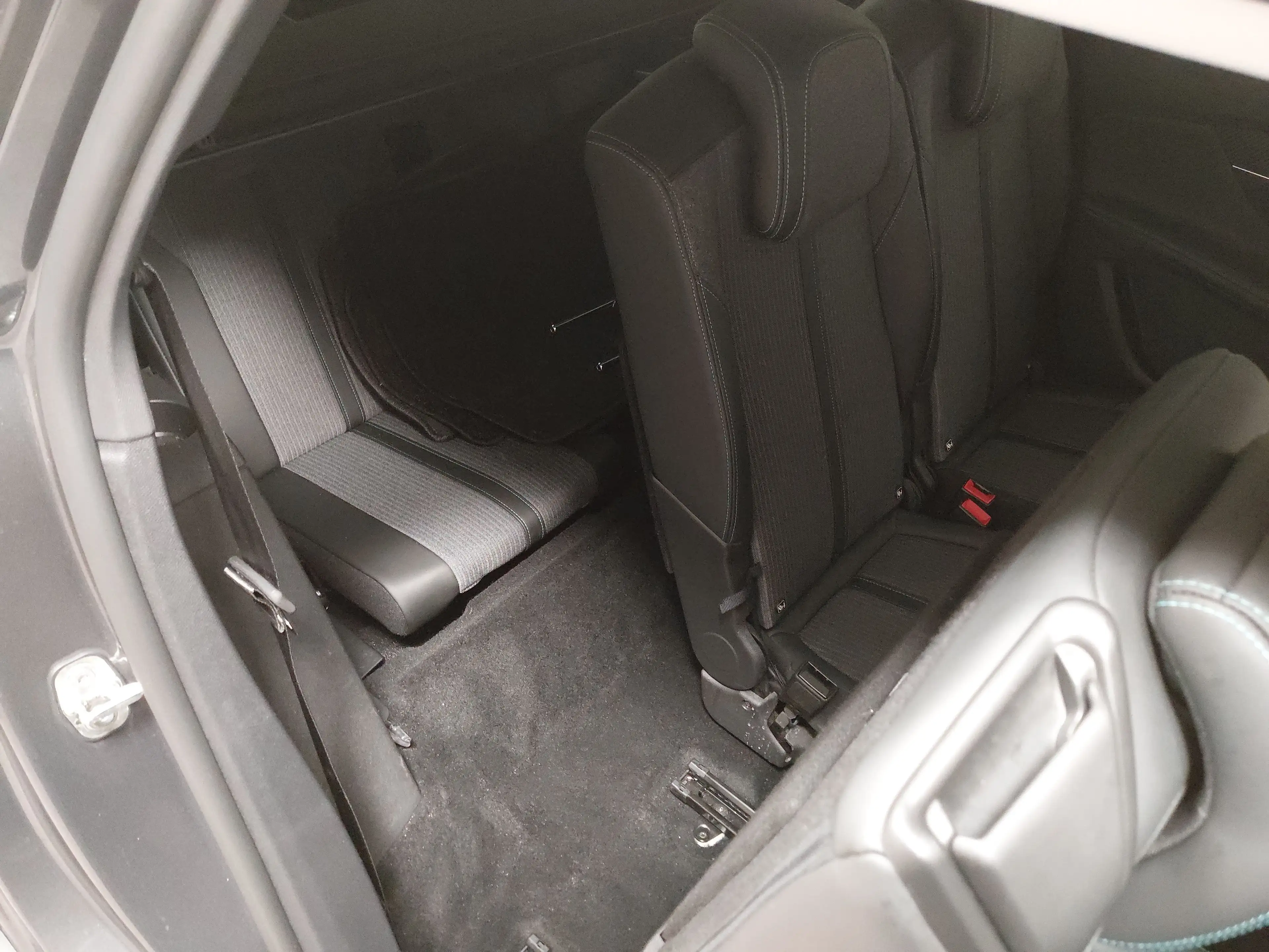 Peugeot 5008 5008 NAVI KLIMAAUT LED RADIO MFL SHZ PDC DAB KAMERA T-Leder RFK — photo 11