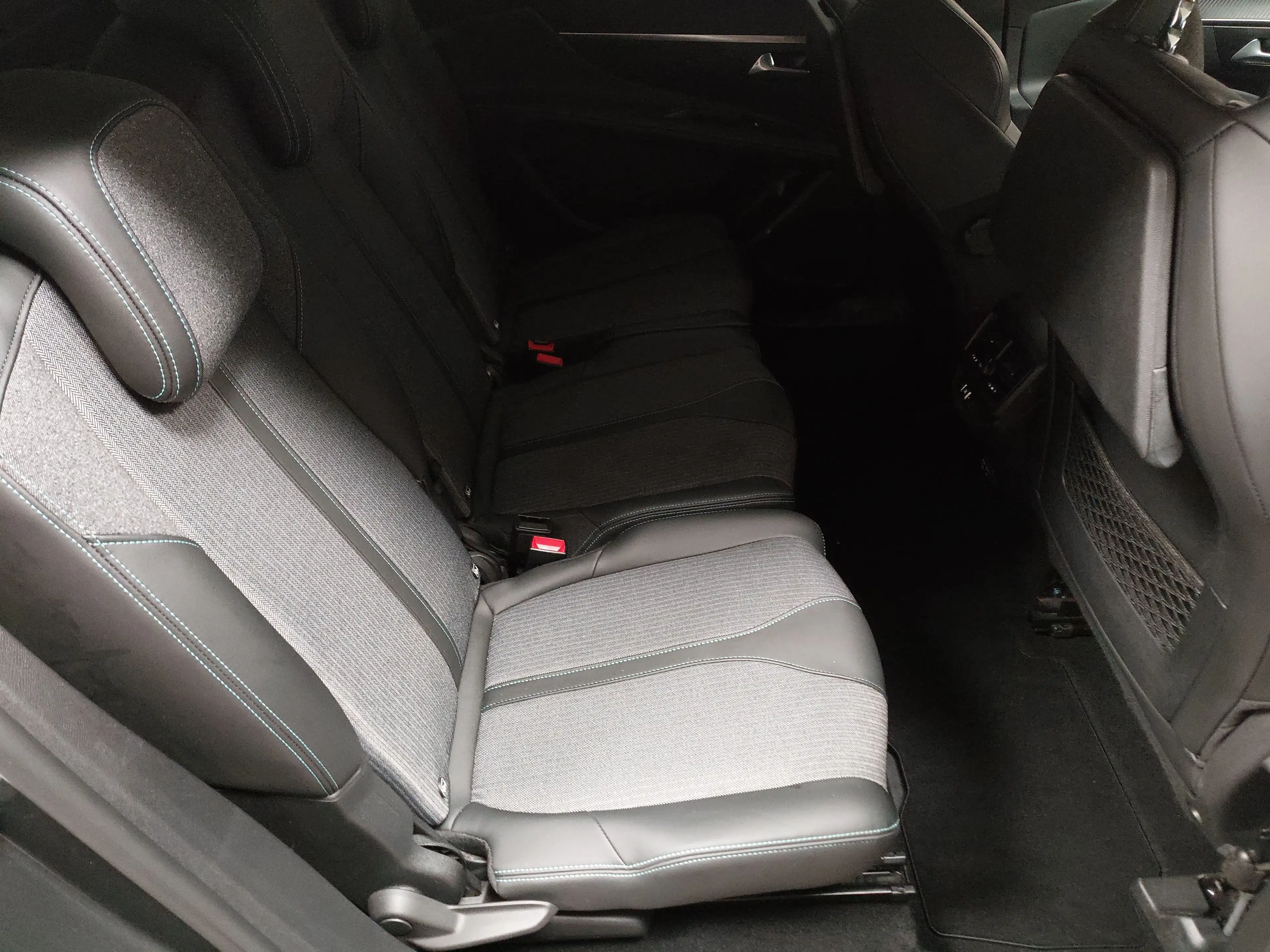 Peugeot 5008 5008 NAVI KLIMAAUT LED RADIO MFL SHZ PDC DAB KAMERA T-Leder RFK — photo 12
