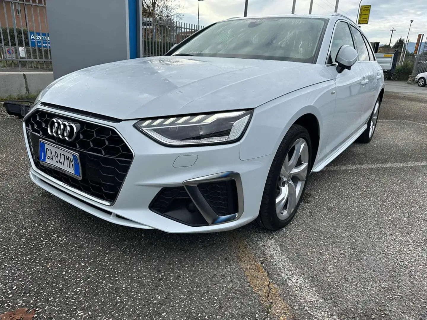 Audi A4 Avant 40 g-tron S tronic S line edition Bianco - 1