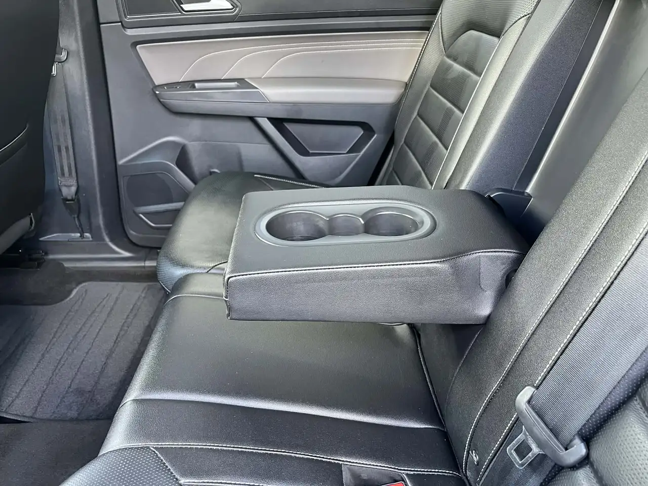Volkswagen Atlas снимка Volkswagen Atlas