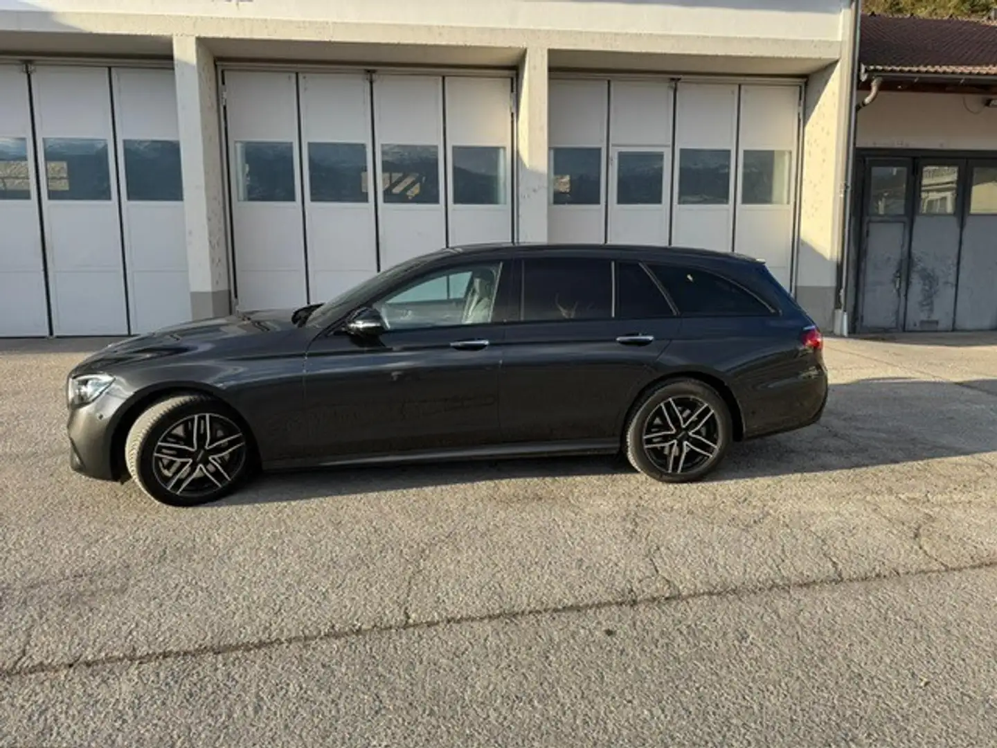 Mercedes-Benz E 400 d T 4Matic Aut. Grau - 1