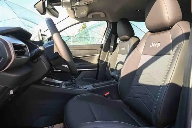 Jeep Avenger view 14