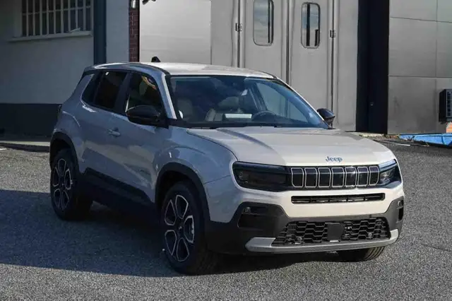 Jeep Avenger view 3
