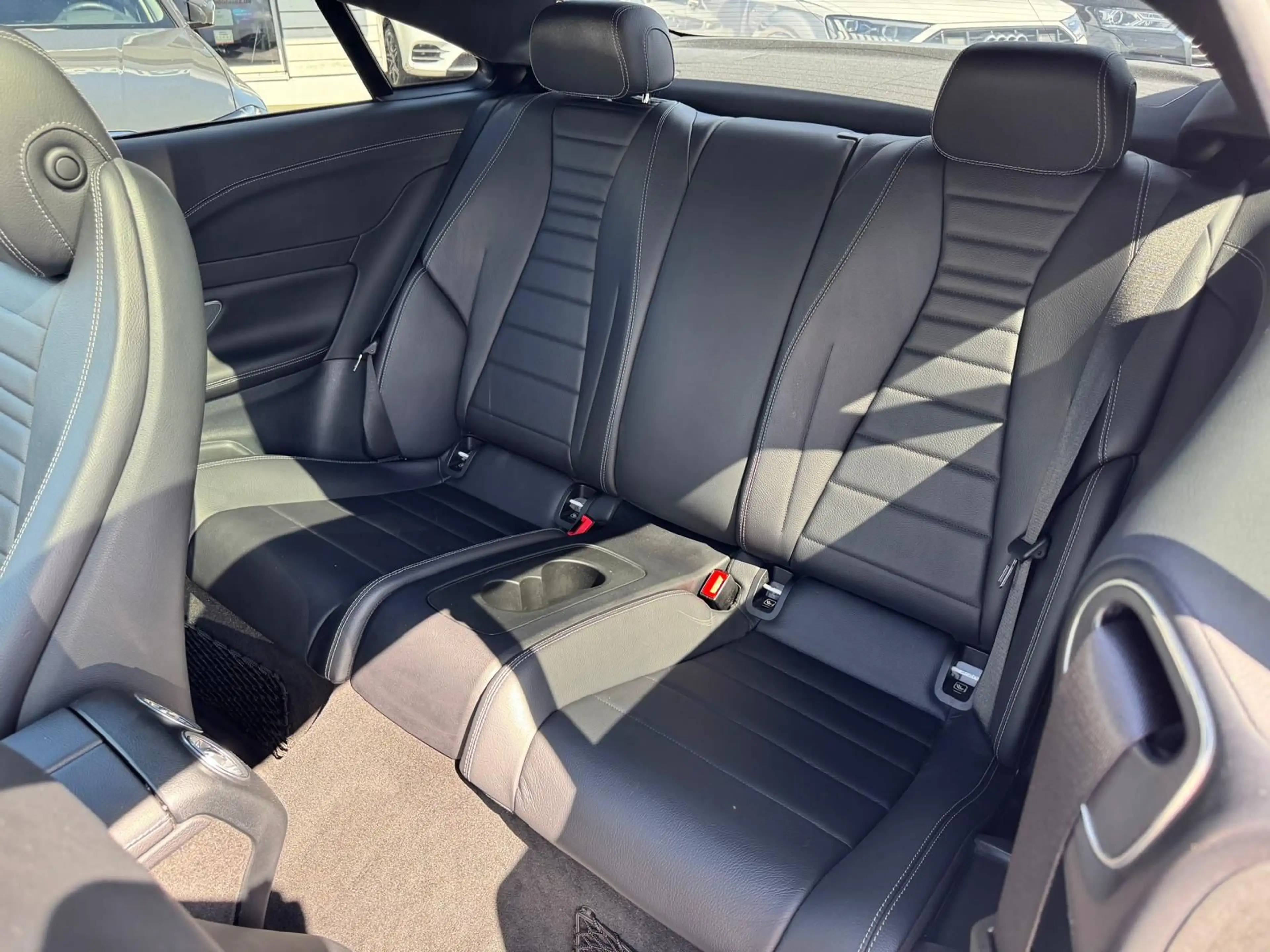 Mercedes-Benz E 400 4Matic AMG Line BURMESTER PANO WIDESCREEN — photo 11