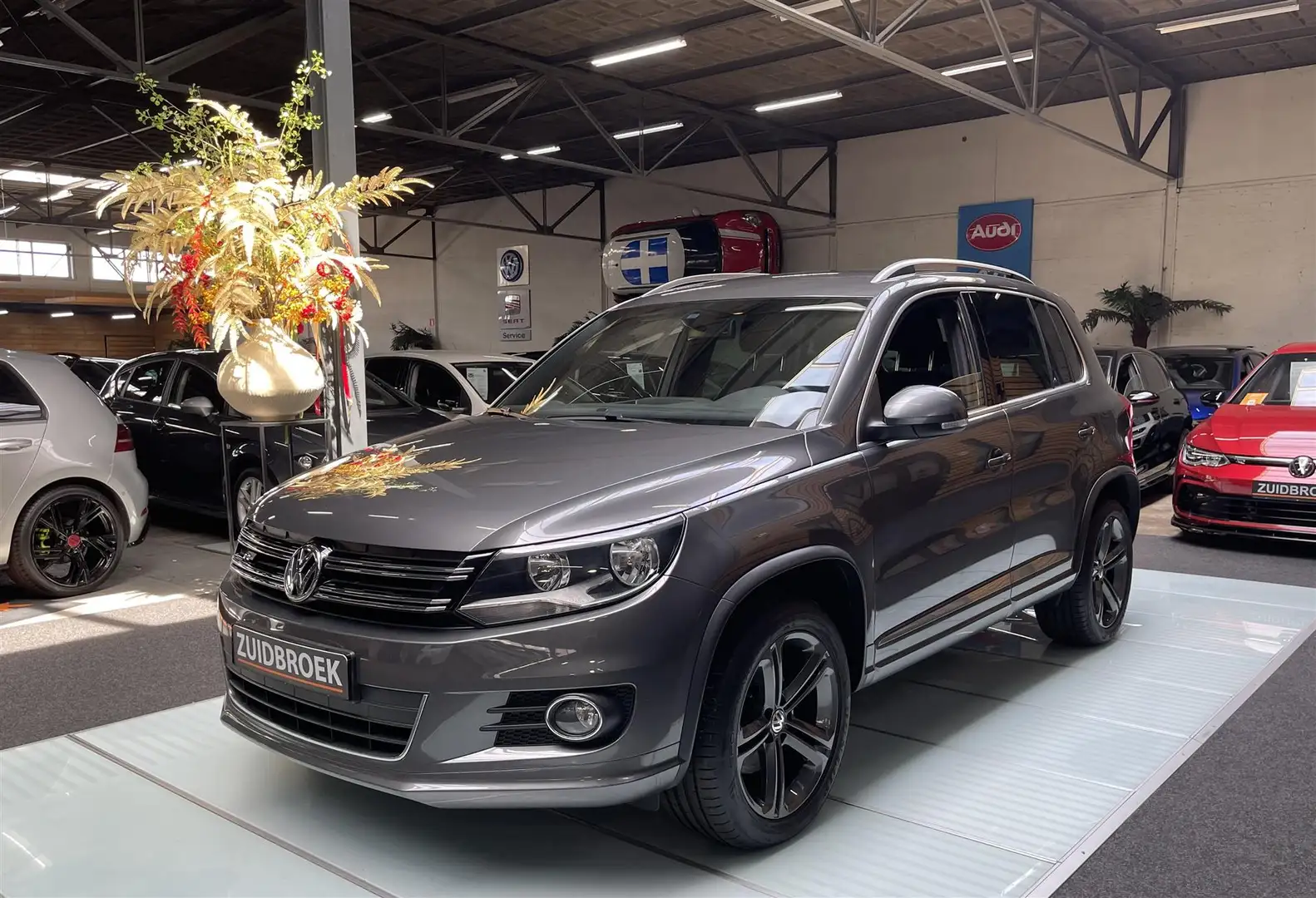 Volkswagen Tiguan 1.4 TSI 122PK R-Line Cruise Trekhaak Airco Gris - 1