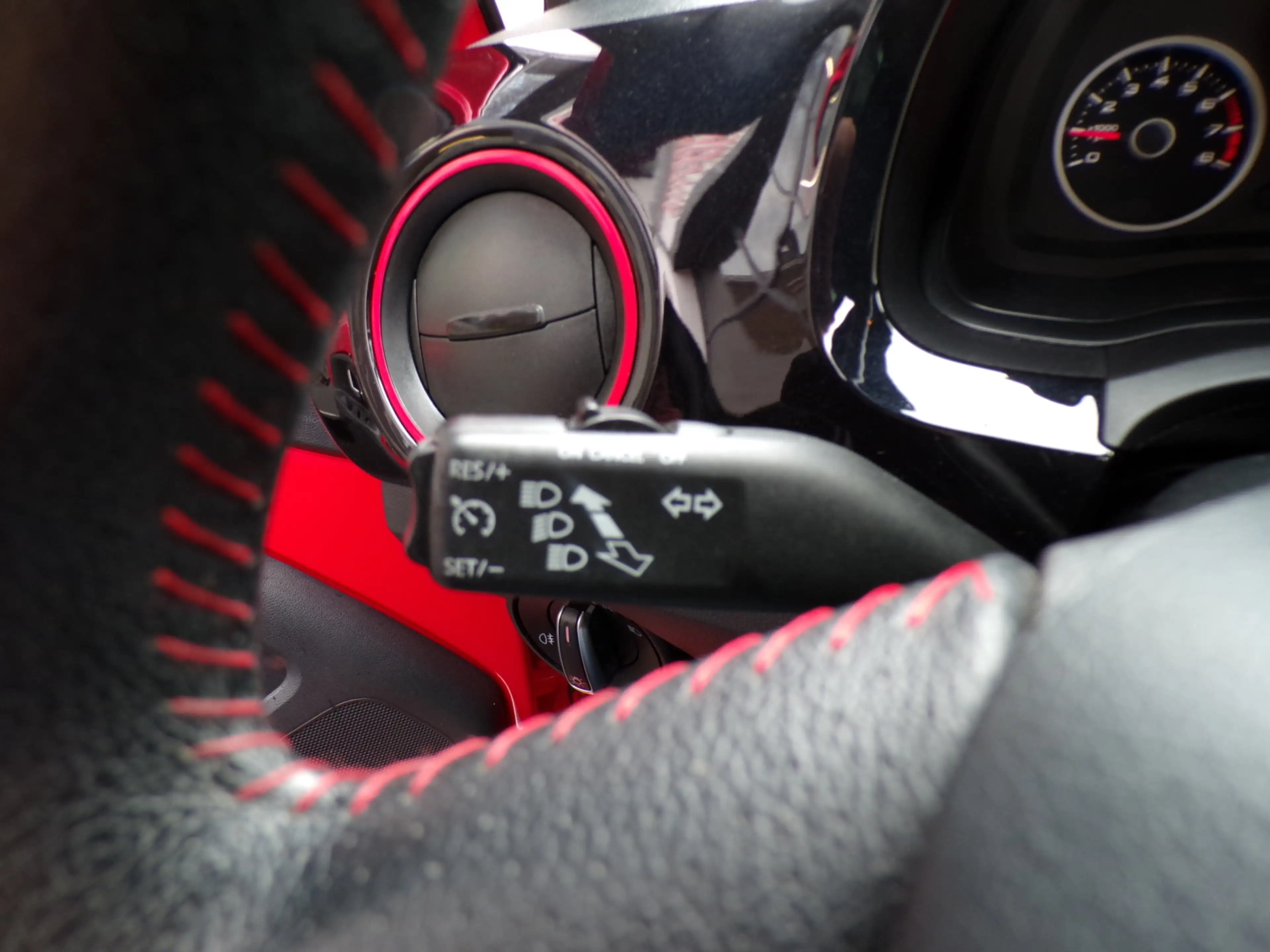 SEAT Mii 1.0 5-Drs Red FR Edition PANO DAK,CRUISE,TOP STAAT — photo 14