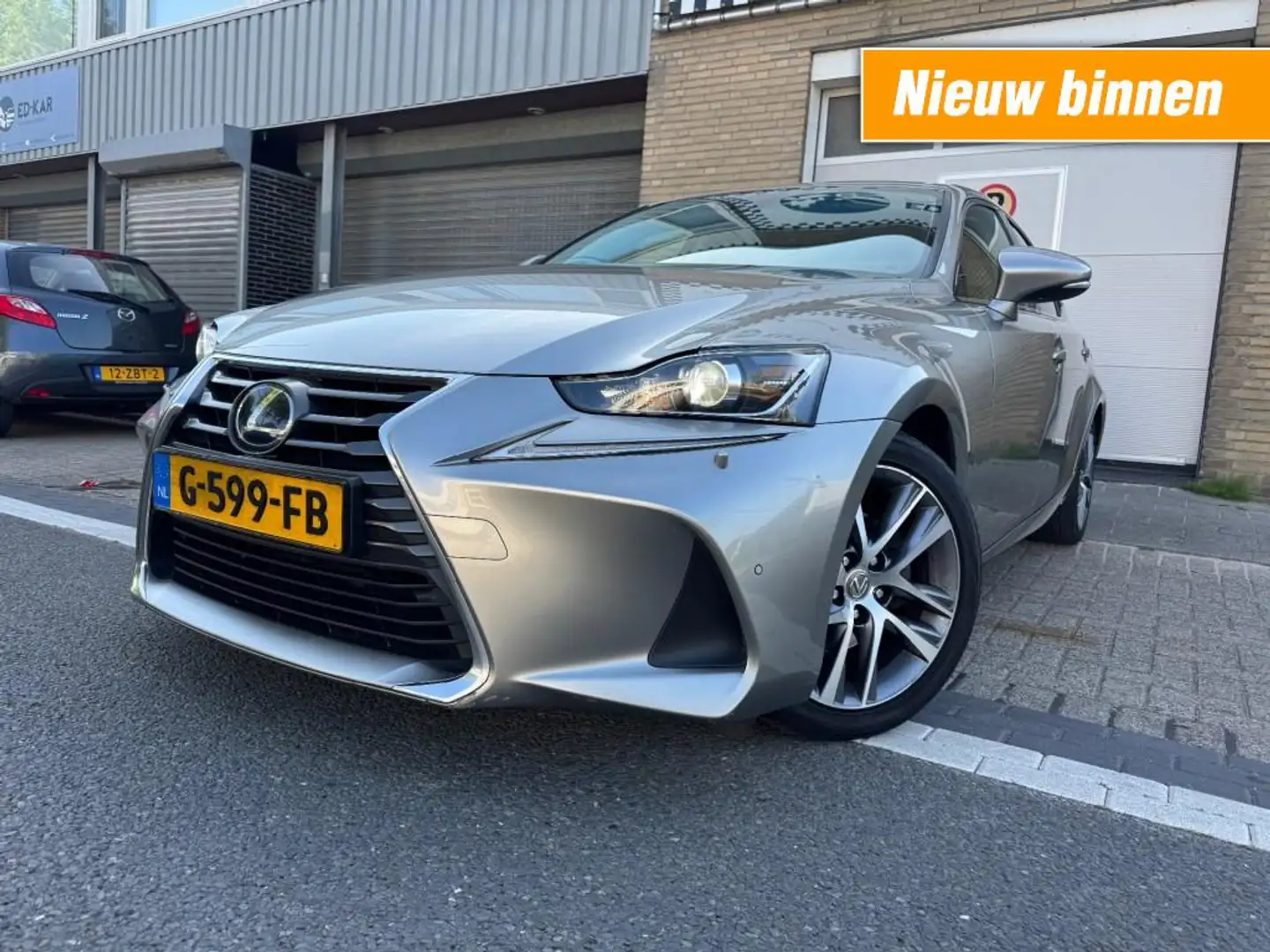 Lexus IS 300 300h Hybrid Edition 30 ACC OPENDAK LEER PRIMA AUTO Сірий - 1