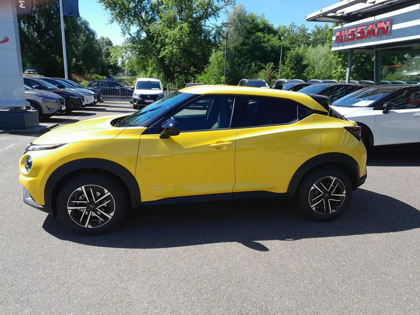 Nissan Juke 1.6 Hybrid N-Connecta Winter Jaune - 2