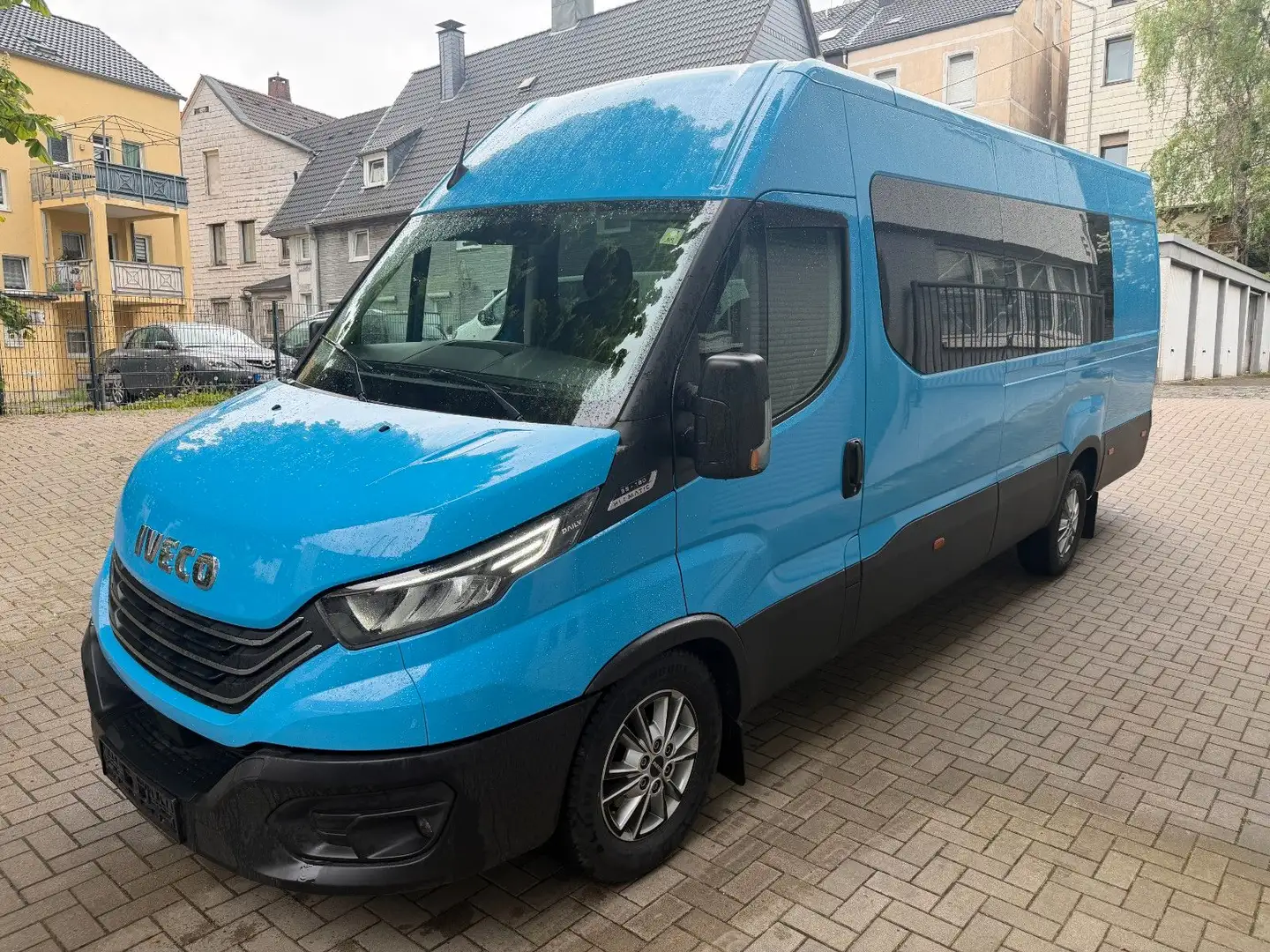 Iveco Sonstige Daily 35-180 9 Sitzer Navi Kamera Automatik LED Blau - 2