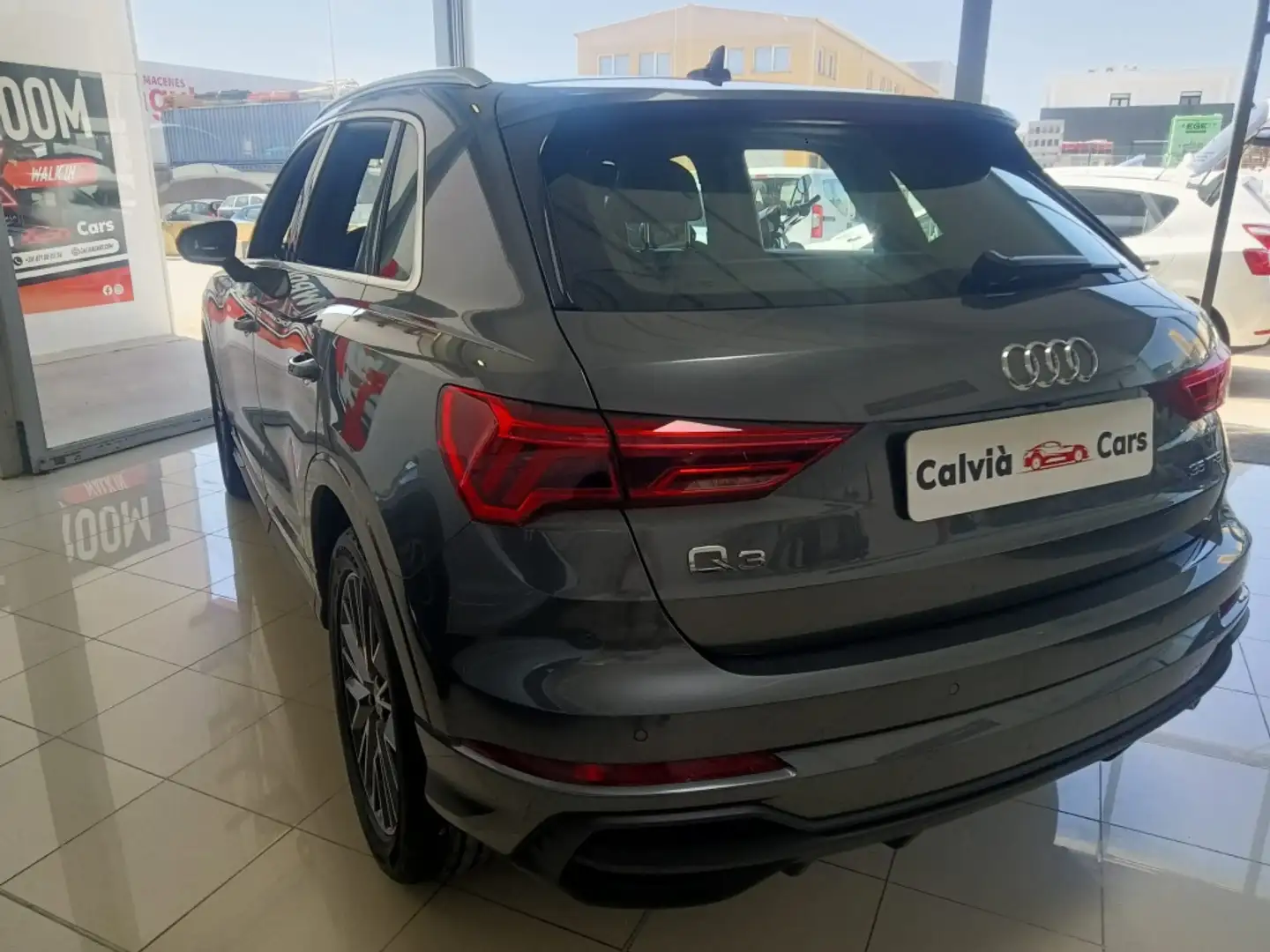 Audi Q3 35 TFSI S line S tronic Gris - 2