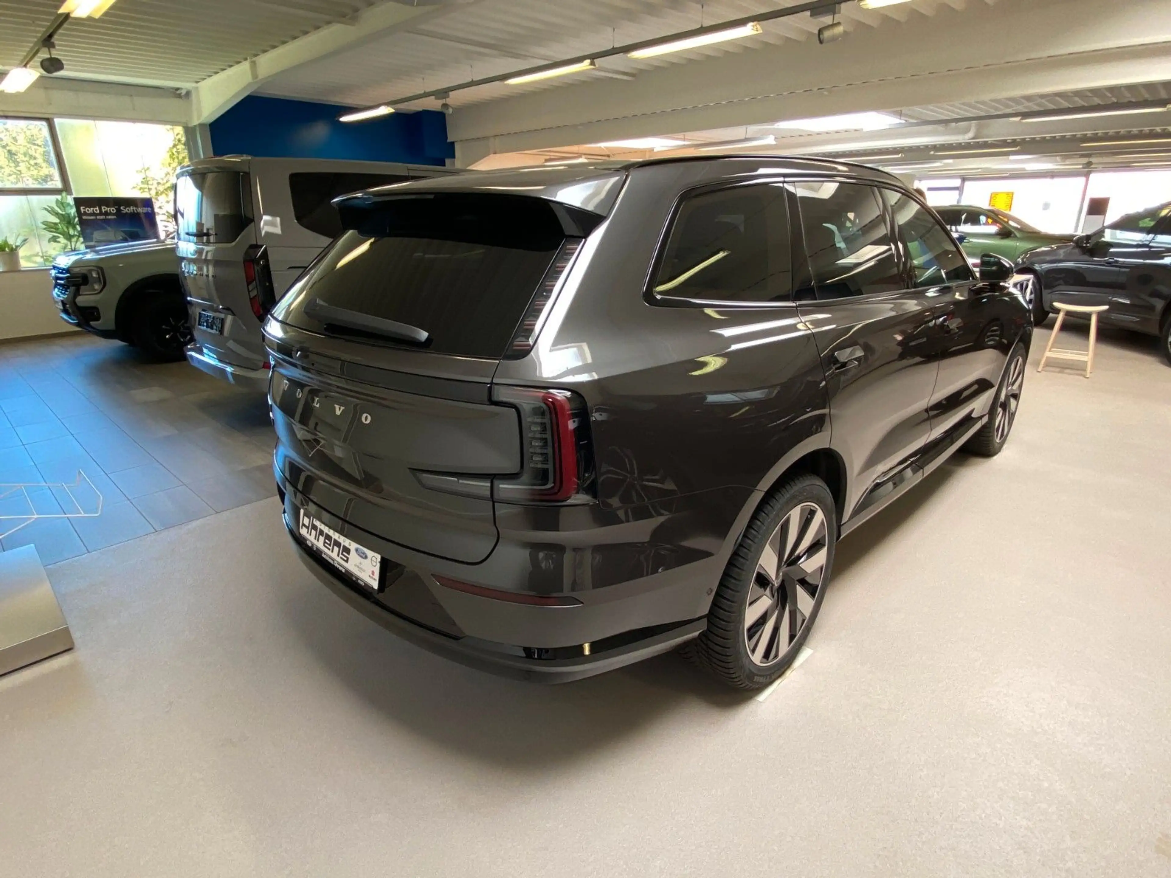 Volvo EX90 Ultra Pure Electric AWD — photo 5