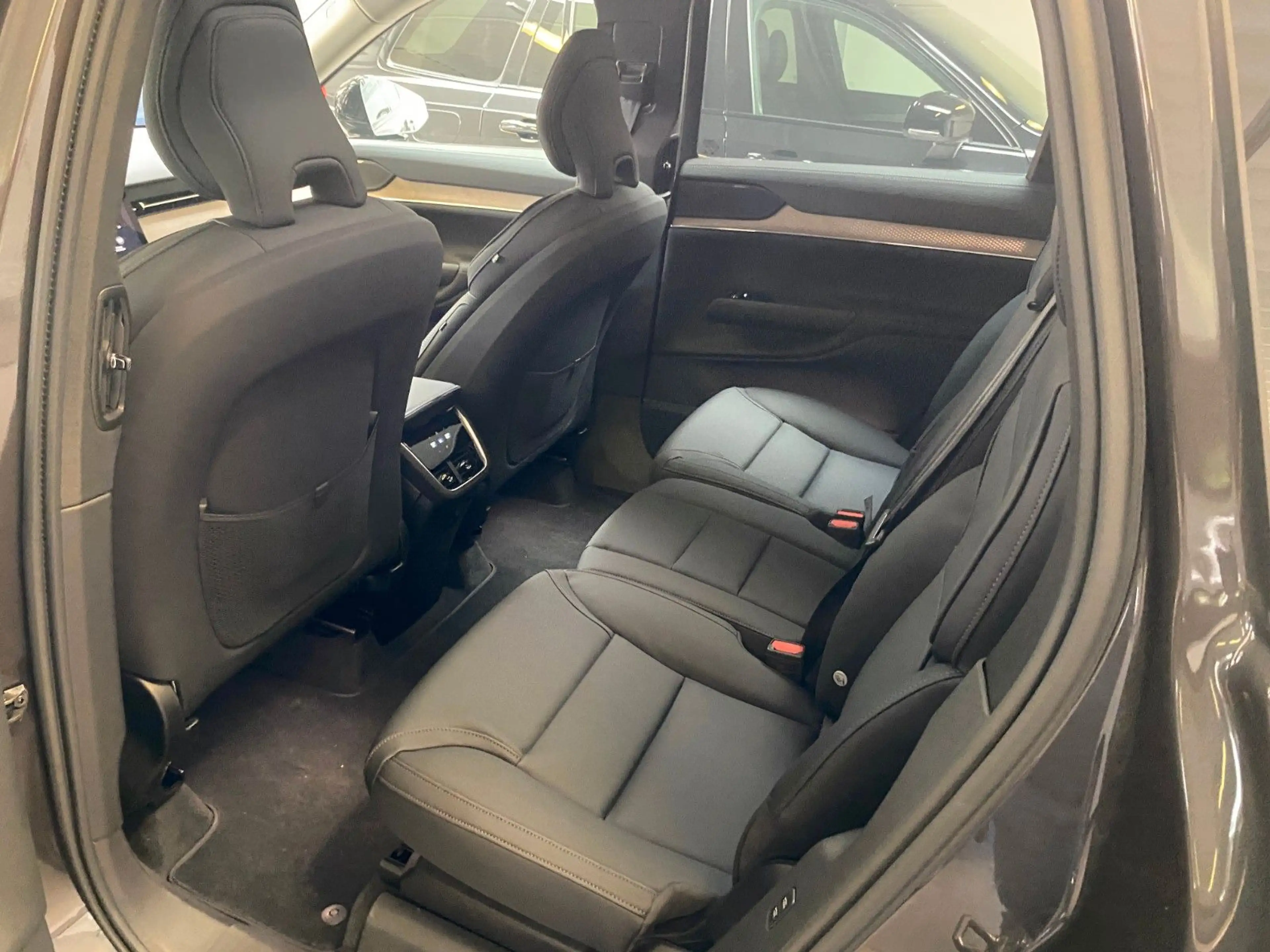 Volvo EX90 Ultra Pure Electric AWD — photo 10