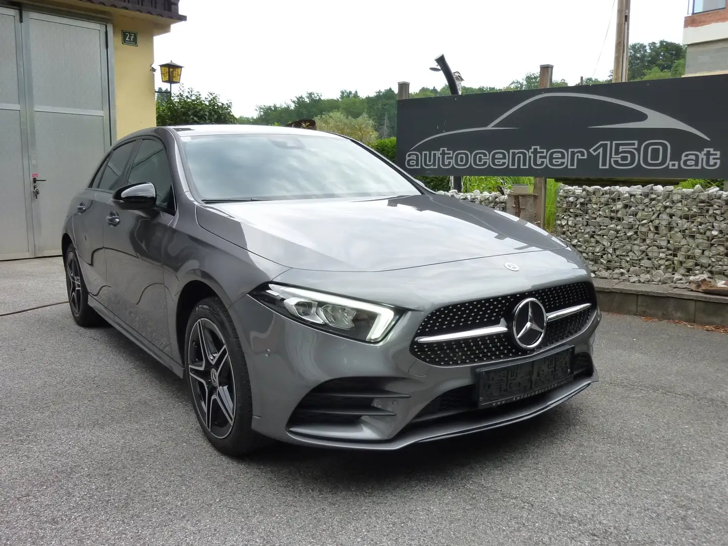 Mercedes-Benz A 250 A 250 e AMG-Line * LED * Navi * wie NEU * Grijs - 1
