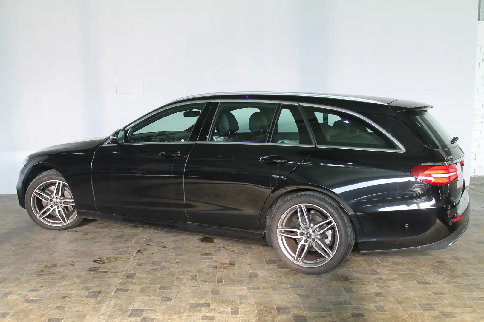 Mercedes-Benz E 200 E 200 T, AMG-Styling, LED Scheinwerfer Schwarz - 1
