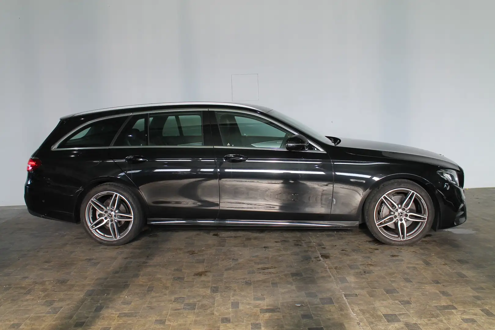 Mercedes-Benz E 200 E 200 T, AMG-Styling, LED Scheinwerfer Schwarz - 2